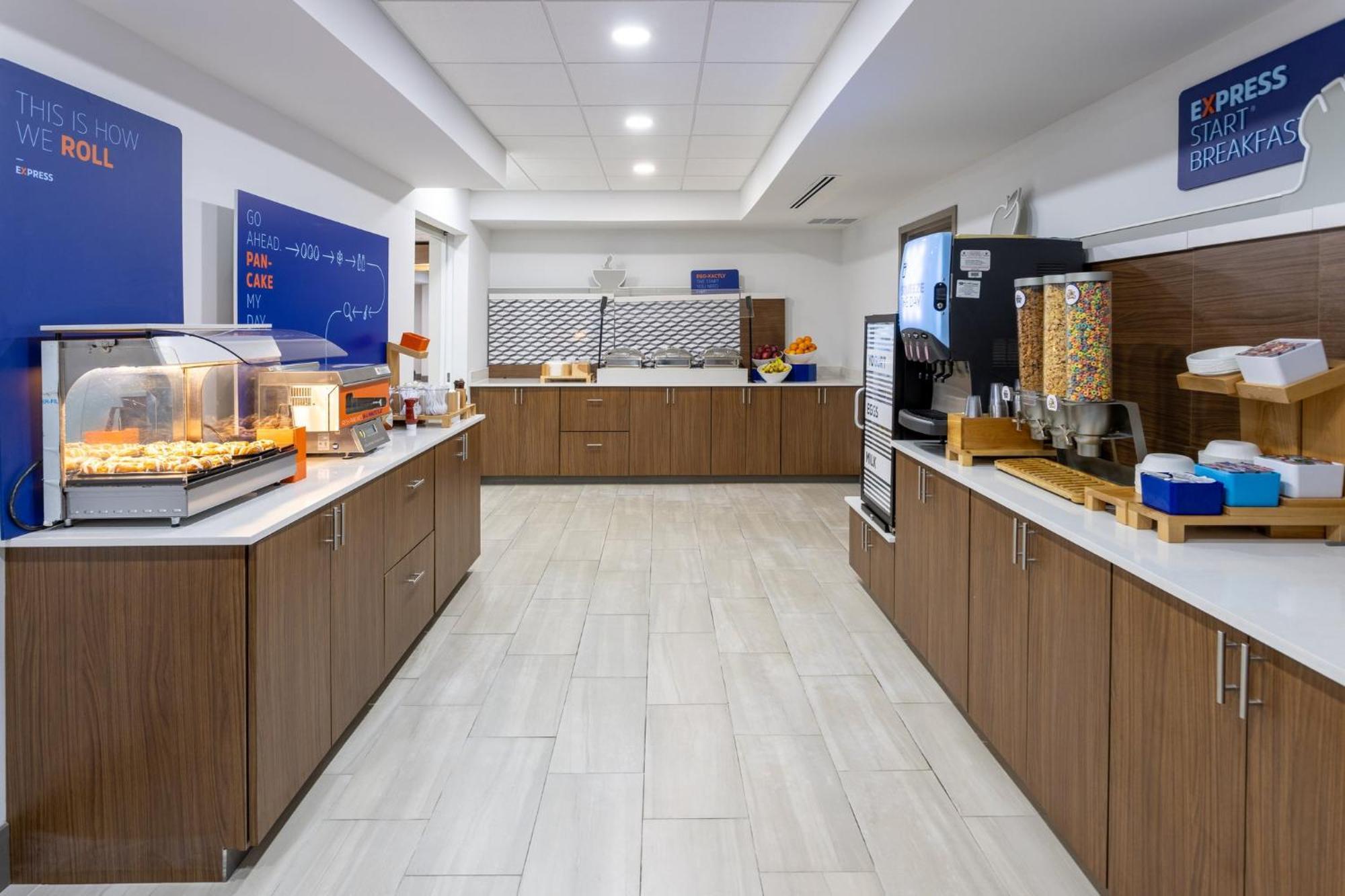 Holiday Inn Express Hotel & Suites Vineland Millville By Ihg Екстер'єр фото