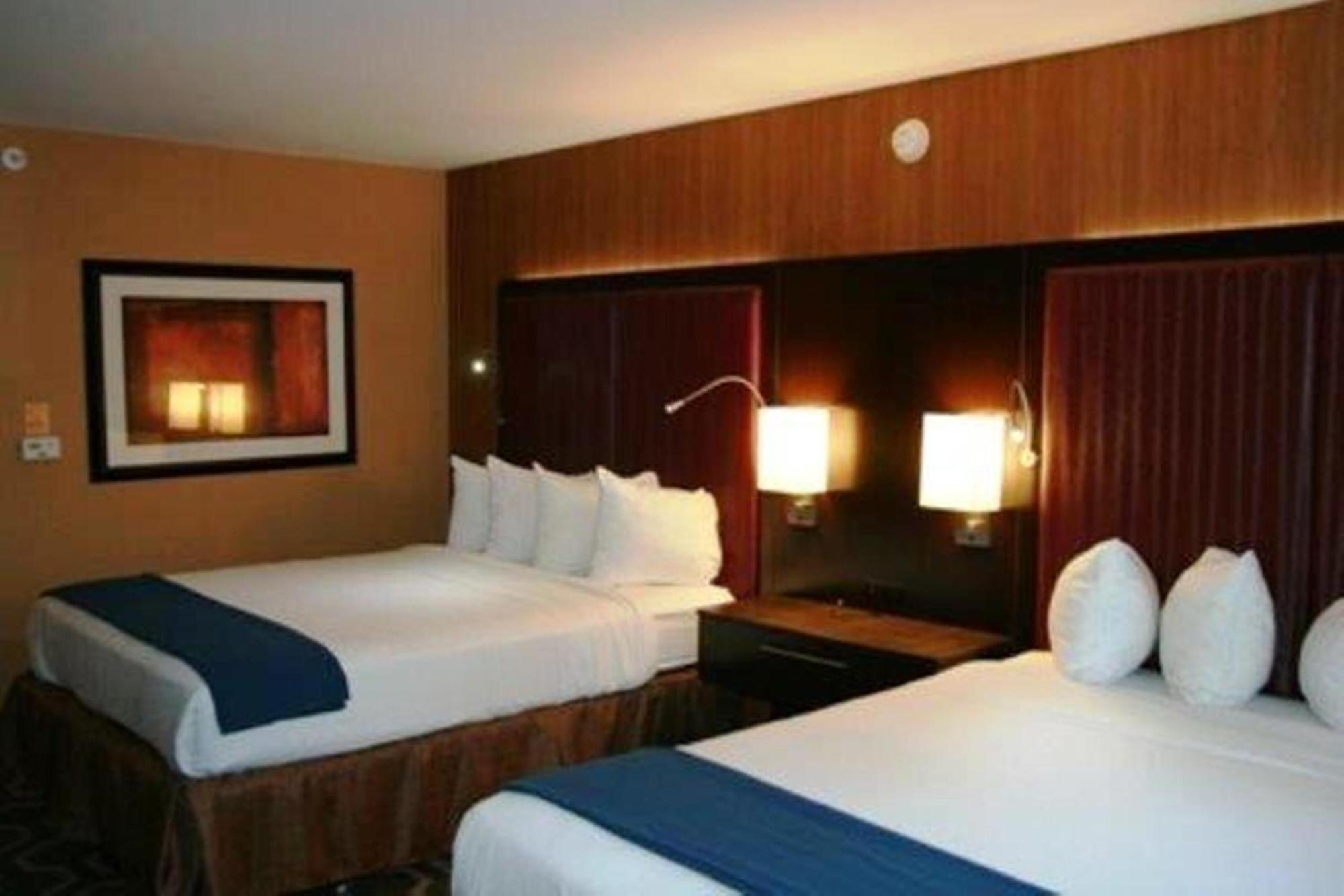 Holiday Inn Express Hotel & Suites Vineland Millville By Ihg Екстер'єр фото